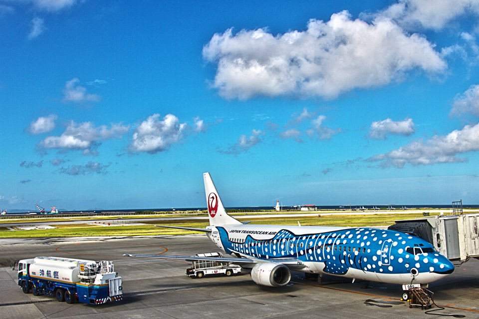 那覇空港のジンベイジェット